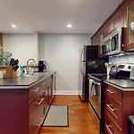 Roomy 1-Bedroom - Faneuil Hall And Quincy Market