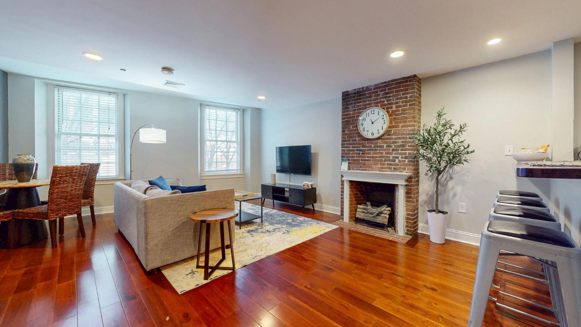 Roomy 1-bedroom - Faneuil Hall And Quincy Market Boston