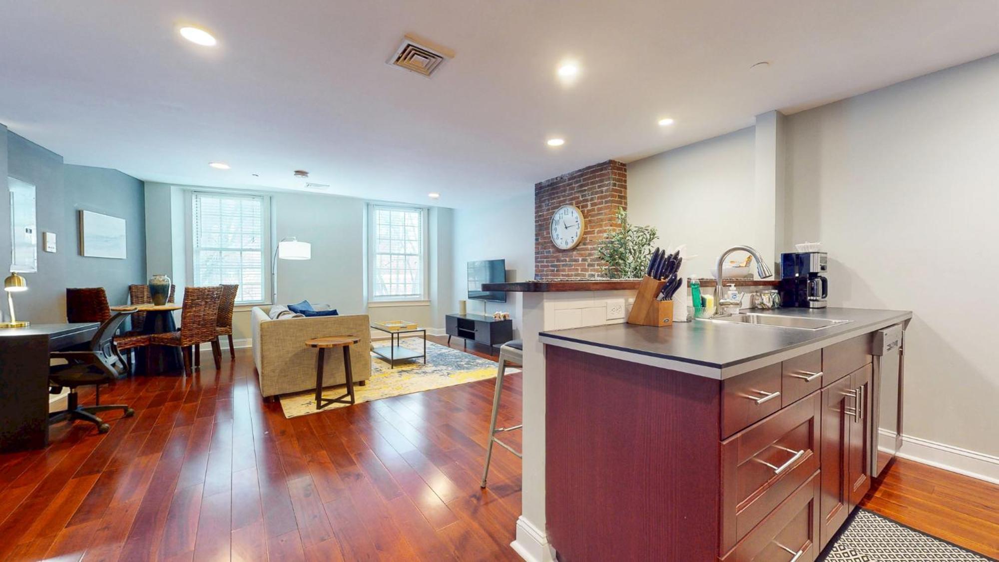 Roomy 1-bedroom - Faneuil Hall And Quincy Market Apartment